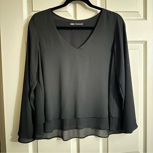 Zara sheer blouse in black. V-neck long sleeved XS